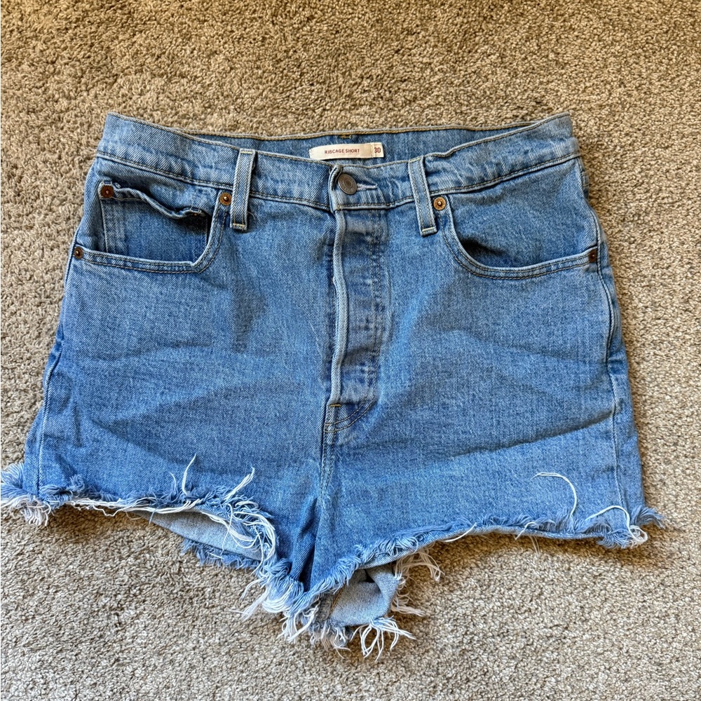 Levi’s Ribcage Cut Off Shorts - Size 30